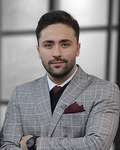 مهران پاکدل مدیرفروش پیکادل سرام نماینده رسمی کارخانه آپاداناسرام و کاشی حافظ